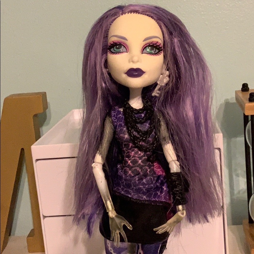 MonsterHigh Doll: Spectra